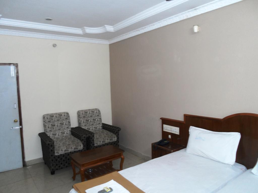 Hotel Sunilkrishna Tirupati Room photo