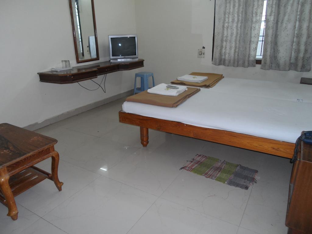 Hotel Sunilkrishna Tirupati Room photo