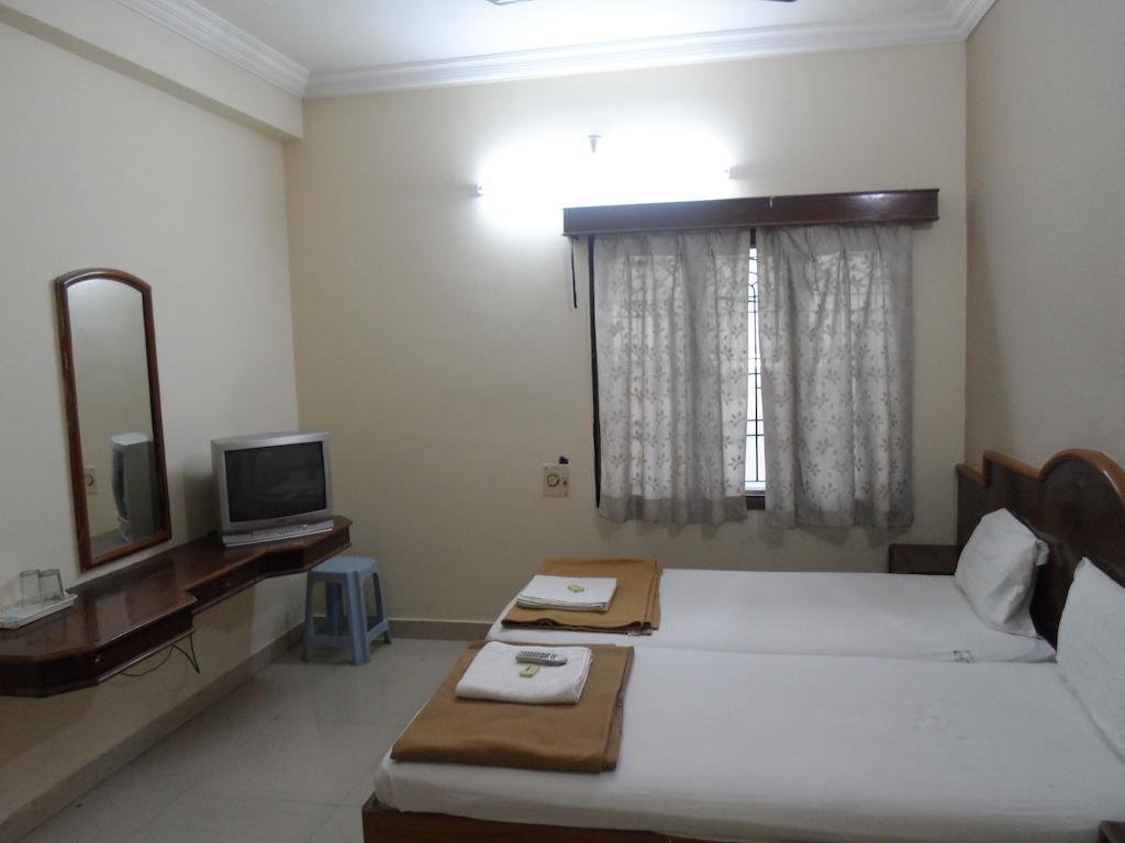 Hotel Sunilkrishna Tirupati Room photo