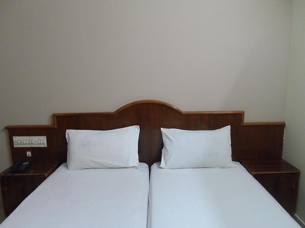 Hotel Sunilkrishna Tirupati Room photo