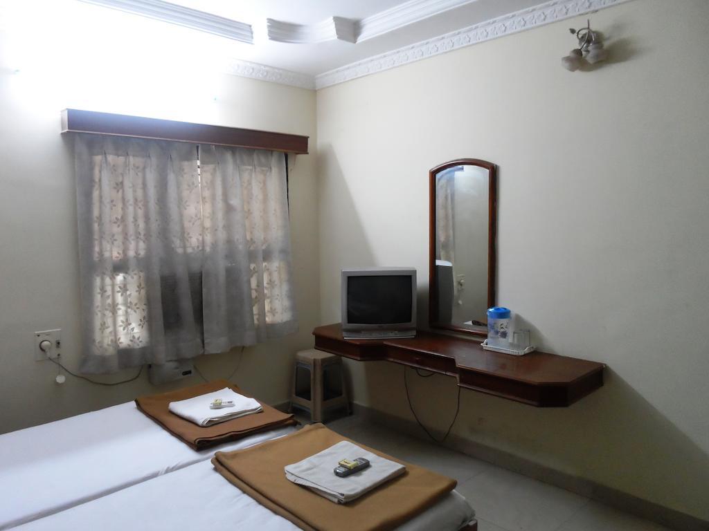 Hotel Sunilkrishna Tirupati Room photo