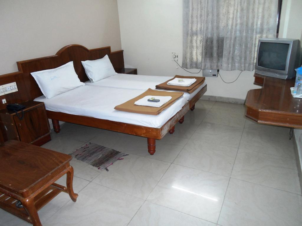 Hotel Sunilkrishna Tirupati Room photo