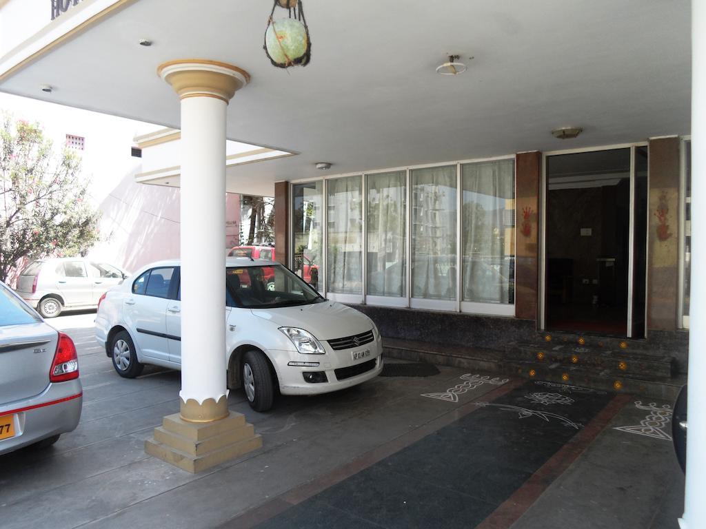 Hotel Sunilkrishna Tirupati Exterior photo